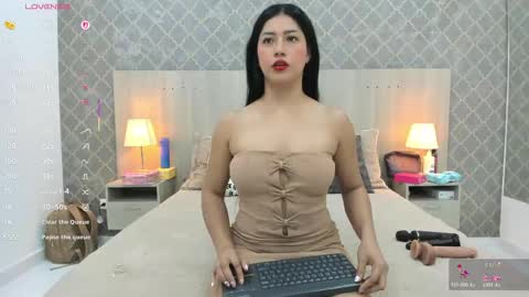 Snapshot of martina_ayala chatting on 05-25-26, 11:27 Martina online show from 05-25-26, 11:27