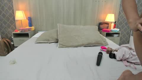 Snapshot of martina_ayala chatting on 05-31-26, 06:09 Martina online show from 05-31-26, 06:09
