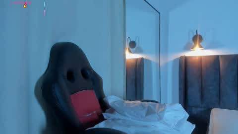 Laura online show from 11-09-25, 07:23