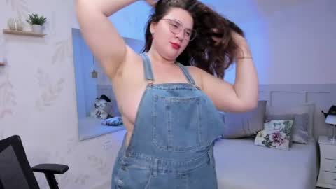 Snapshot of martinaguzmann chatting on 06-14-26, 02:24 Martina online show from 06-14-26, 02:24