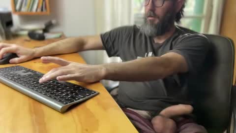 Snapshot of martincito22xl chatting on 12-01-24, 04:29 Martincito online show from 12-01-24, 04:29