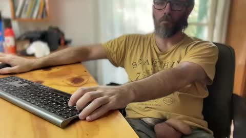 Snapshot of martincito22xl chatting on 12-15-24, 06:37 Martincito online show from 12-15-24, 06:37