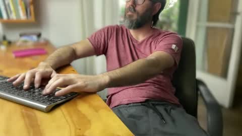 Snapshot of martincito22xl chatting on 01-01-25, 08:47 Martincito online show from 01-01-25, 08:47