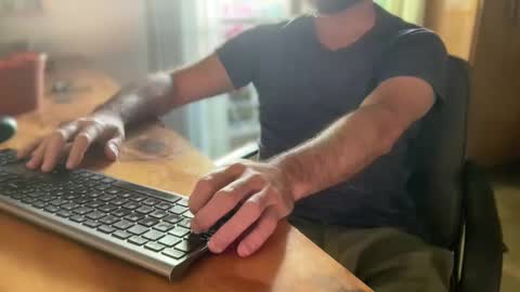 Snapshot of martincito22xl chatting on 03-10-25, 11:21 Martincito online show from 03-10-25, 11:21