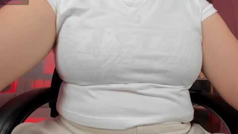 Snapshot of martinnabonnet chatting on 12-24-24, 10:11 Martinna Bonnet online show from 12-24-24, 10:11