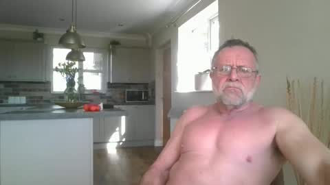 martinrgbxxxx online show from 04-14-26, 09:15