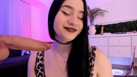 Snapshot of mary_lori chatting on 04-24-26, 06:27 Mary online show from 04-24-26, 06:27
