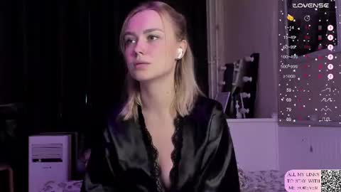 Snapshot of mary_romance chatting on 06-27-26, 11:54 Mary online show from 06-27-26, 11:54