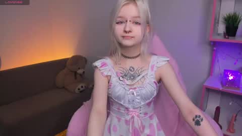 Snapshot of mary_wester chatting on 05-09-26, 01:00 Mary online show from 05-09-26, 01:00