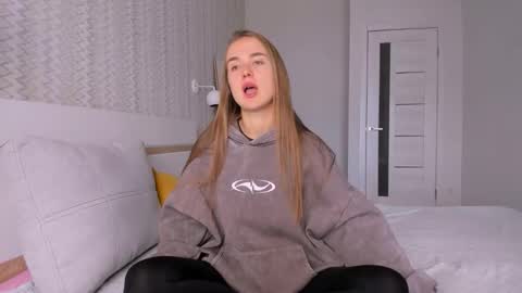 Mari online show from 10-28-25, 07:01