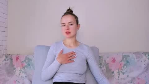 Mari online show from 04-17-26, 07:55