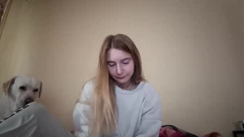 Hi My name is Elina Im 18 years old. online show from 09-25-25, 06:50