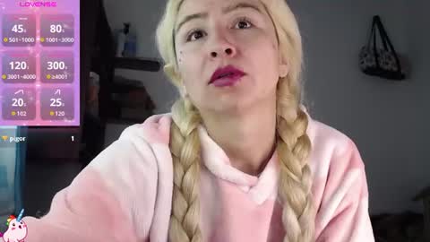 Snapshot of marylyrose chatting on 07-02-26, 04:35 maryly rose online show from 07-02-26, 04:35
