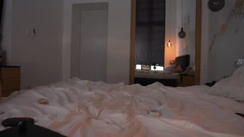 Snapshot of marypsiss chatting on 06-27-26, 11:37 Marina online show from 06-27-26, 11:37
