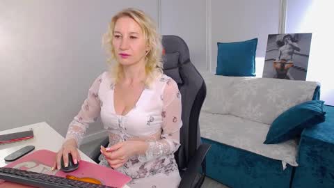 Mary online show from 04-05-26, 01:41