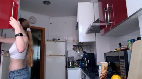 Snapshot of marytiny chatting on 04-18-26, 12:53 Mary online show from 04-18-26, 12:53
