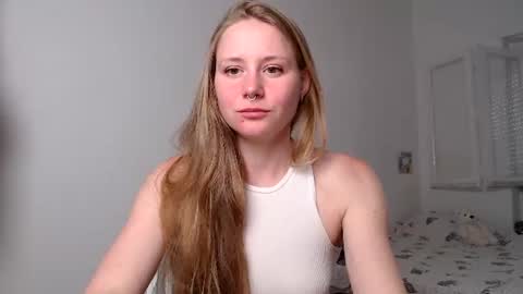 Snapshot of marytiny chatting on 07-10-26, 04:53 Mary online show from 07-10-26, 04:53