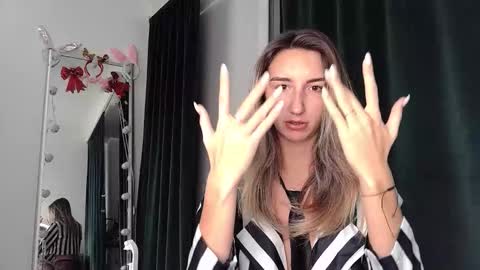 marywayne11 online show from 01-13-26, 05:18