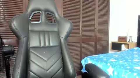 Snapshot of maskedgirl01 chatting on 07-18-26, 12:42 Scarlet online show from 07-18-26, 12:42