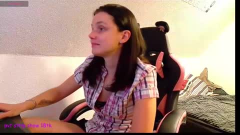 Queeny Kathy  Online at 2030 MEZ Sunday  Wednesday online show from 02-21-25, 08:05