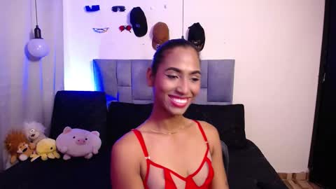 Snapshot of massielhot chatting on 11-25-25, 10:43 massielhot online show from 11-25-25, 10:43