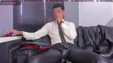 Snapshot of massimo_g chatting on 06-02-26, 01:02 I am Massimo online show from 06-02-26, 01:02