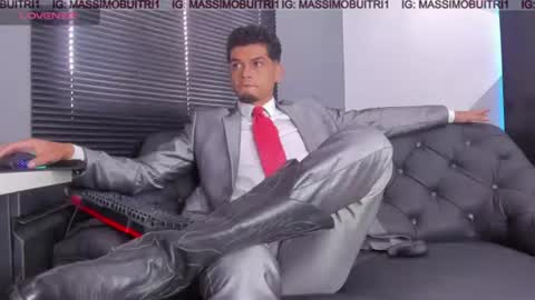 Snapshot of massimo_g chatting on 06-12-26, 01:21 I am Massimo online show from 06-12-26, 01:21