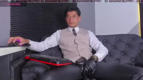 Snapshot of massimo_g chatting on 07-01-26, 12:45 I am Massimo online show from 07-01-26, 12:45