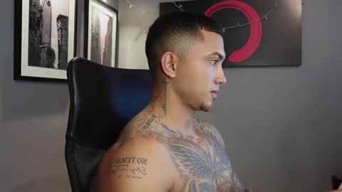 Snapshot of massimo_rizzo_ chatting on 11-17-25, 08:25 Massimo online show from 11-17-25, 08:25