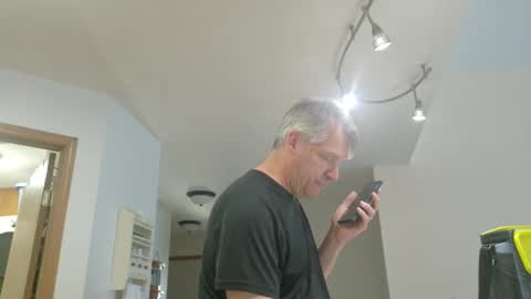 Snapshot of master_thorn chatting on 09-18-25, 08:33 Master Thorn online show from 09-18-25, 08:33