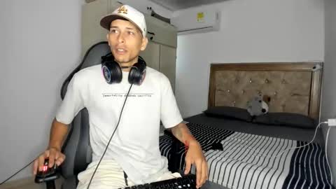 Snapshot of masteralda09 chatting on 06-08-26, 03:23 Alpha junior online show from 06-08-26, 03:23
