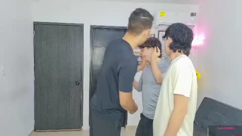 Snapshot of masters_sexx chatting on 06-15-26, 11:12 Team Cris Darwin- Fernando- Stiven- David online show from 06-15-26, 11:12