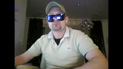 Snapshot of matcelpb1987 chatting on 12-16-24, 04:23 Marcel online show from 12-16-24, 04:23