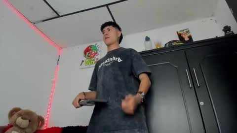 mateo_escobar online show from 11-02-25, 08:11