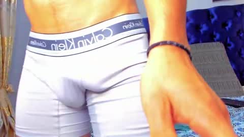 Snapshot of mateoking1 chatting on 02-25-25, 07:42 MATEO KING online show from 02-25-25, 07:42