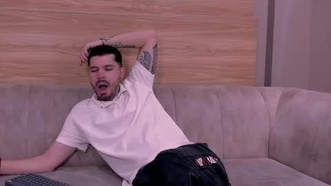 Snapshot of mathew___ chatting on 04-08-26, 01:44 Mathew online show from 04-08-26, 01:44