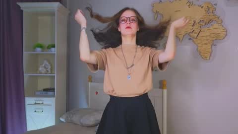 mathildesephton online show from 10-20-25, 11:32
