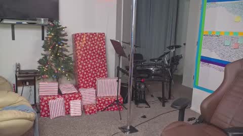 Snapshot of mattcashxxx chatting on 12-31-24, 02:08 Matt Cash online show from 12-31-24, 02:08