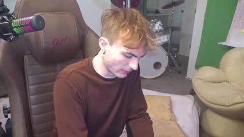 Snapshot of mattcashxxx chatting on 09-21-25, 04:08 Matt Cash online show from 09-21-25, 04:08