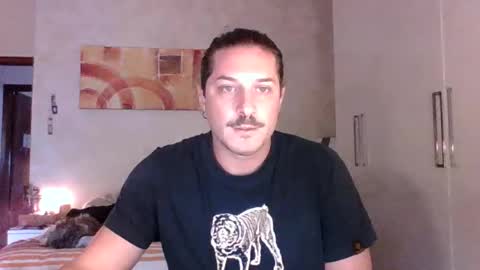 Snapshot of matteushh87 chatting on 10-21-25, 08:15 matteushh87 online show from 10-21-25, 08:15