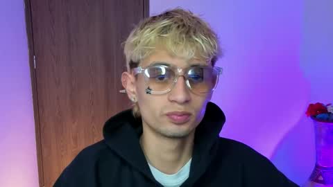 mattias     online show from 04-07-26, 03:07