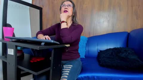 Snapshot of mature_beautiful chatting on 02-18-25, 12:28 Lucy online show from 02-18-25, 12:28