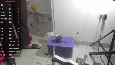 Snapshot of mature_gold1 chatting on 04-21-26, 12:00 danna mature online show from 04-21-26, 12:00