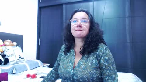 Snapshot of mature_wolf chatting on 09-09-25, 04:39 Sonia online show from 09-09-25, 04:39