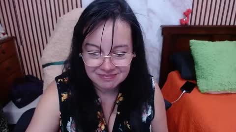 Snapshot of mature_wolf chatting on 10-17-25, 10:01 Sonia online show from 10-17-25, 10:01