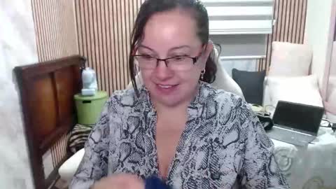 Snapshot of mature_wolf chatting on 06-09-26, 08:31 Sonia online show from 06-09-26, 08:31