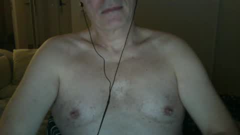 Snapshot of maturehotman chatting on 01-07-25, 06:16 maturehotman online show from 01-07-25, 06:16