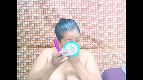 Snapshot of matureindian654u chatting on 05-27-26, 08:55 matureindian654u online show from 05-27-26, 08:55
