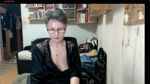 maturekate online show from 10-18-25, 05:32