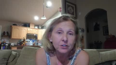 Snapshot of matureluvin chatting on 12-05-25, 05:27 JustUs online show from 12-05-25, 05:27